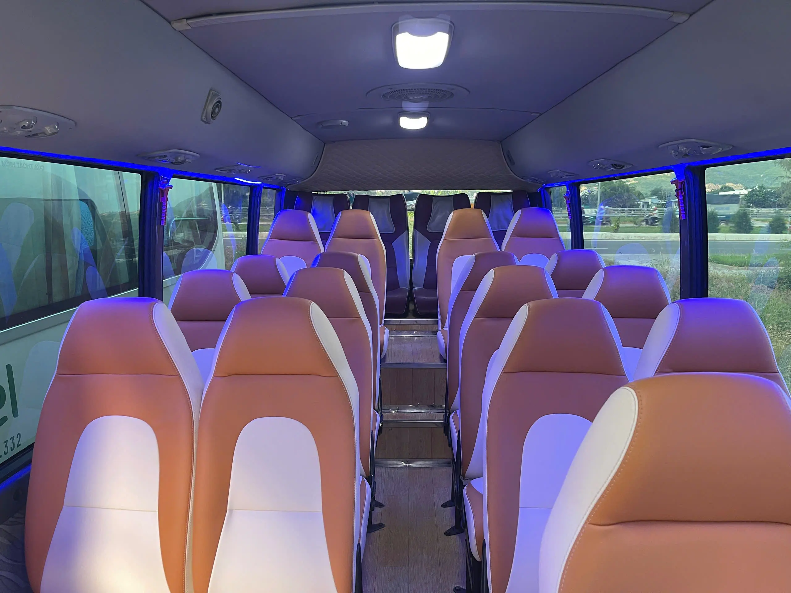 Dịch Vụ Đặt Tour và Thuê Xe